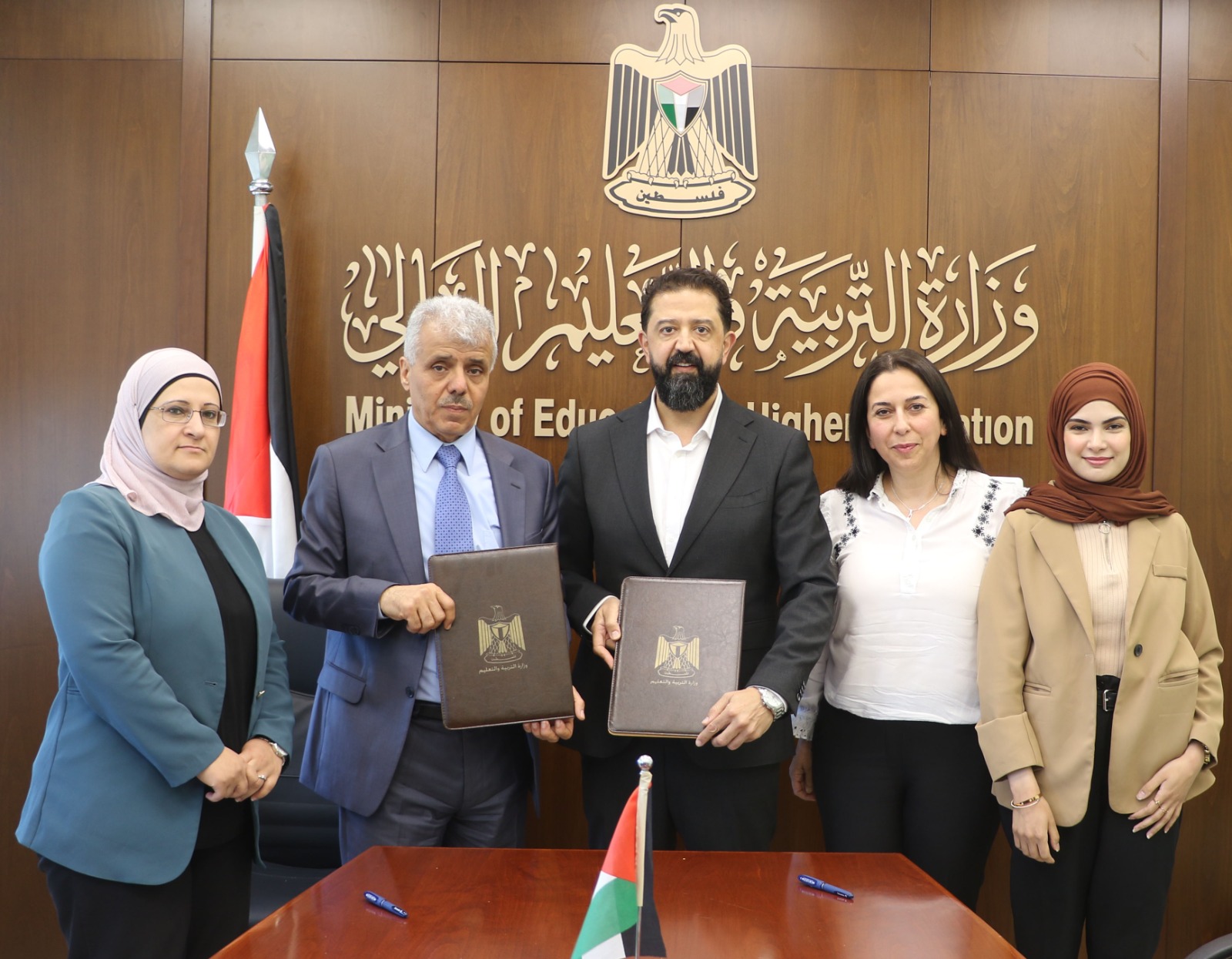 اتفاقية لتزويد مدارس الخليل بأنظمة طاقة شمسية